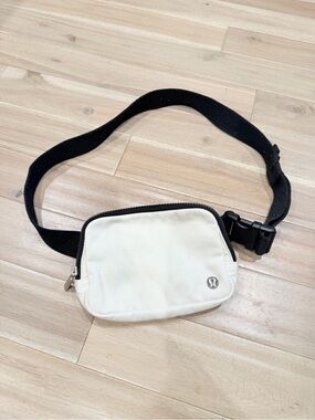lululemon everywhere belt bag